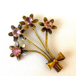 Vintage large pin lavender prong set stones